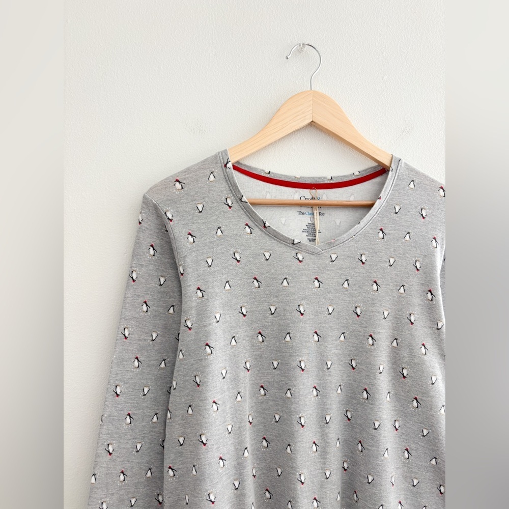 Croft & Barrow Penguin Long Sleeve - Picture 2 of 3